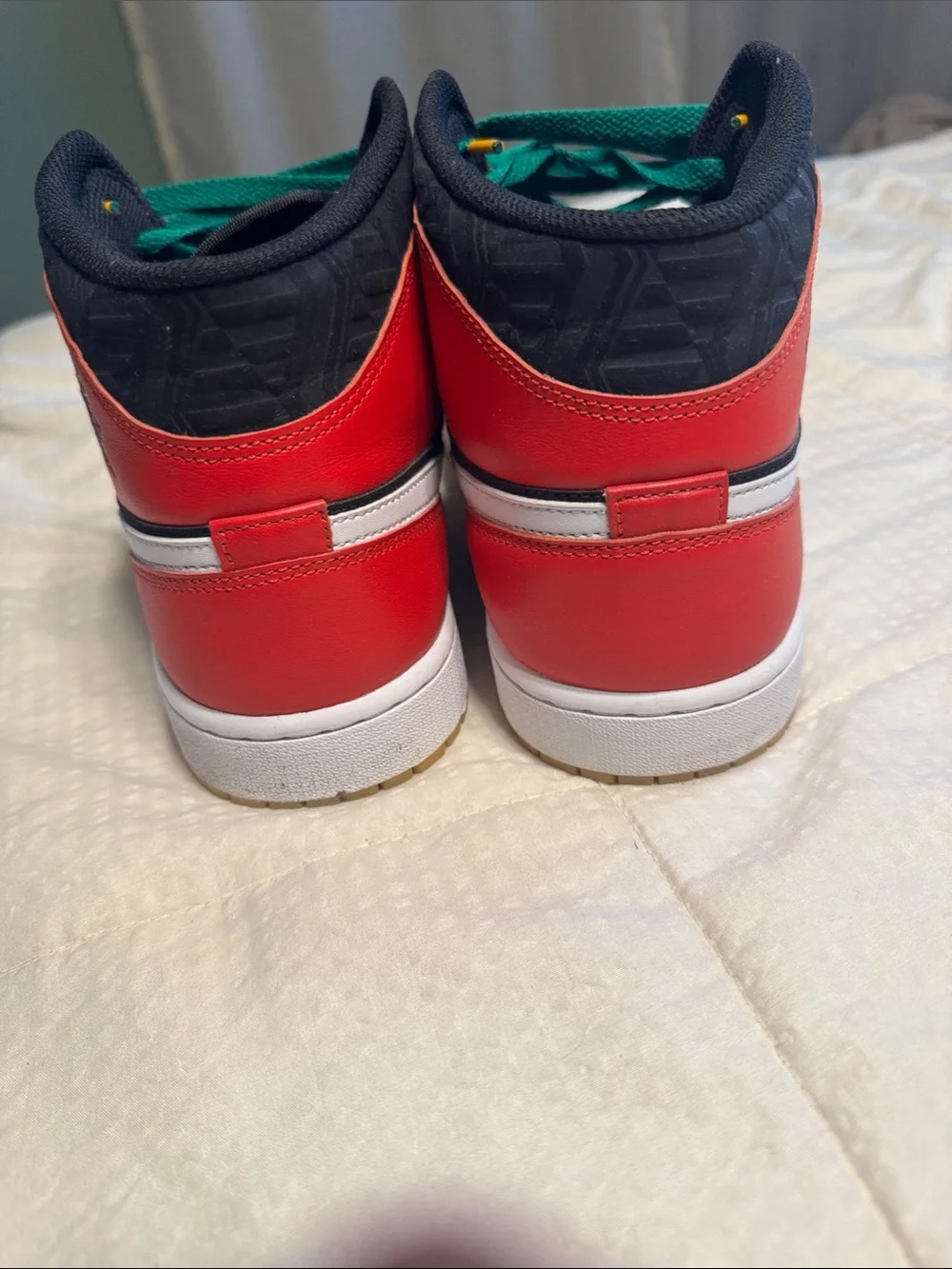 Air Jordan 1 Mid SE mens High-Top Sneakers in Red, Black